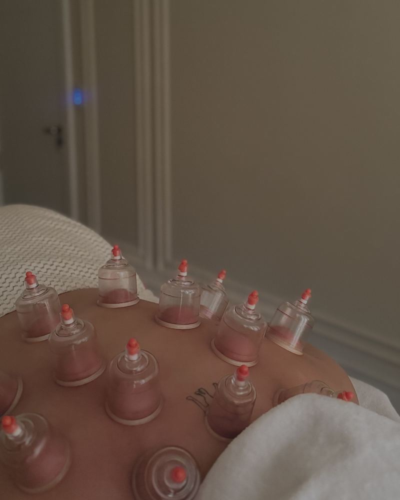 Massagem terapêutica com ventosas